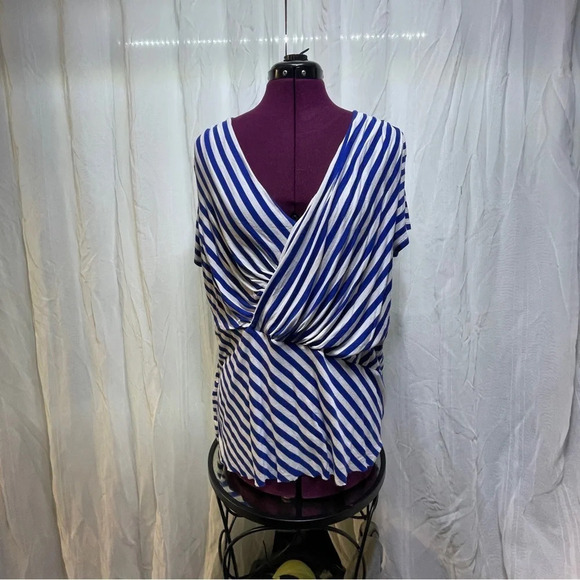 Vince Camuto Womens Blue Striped V-Neck Top Shirt Size 1x - Picture 7 of 7